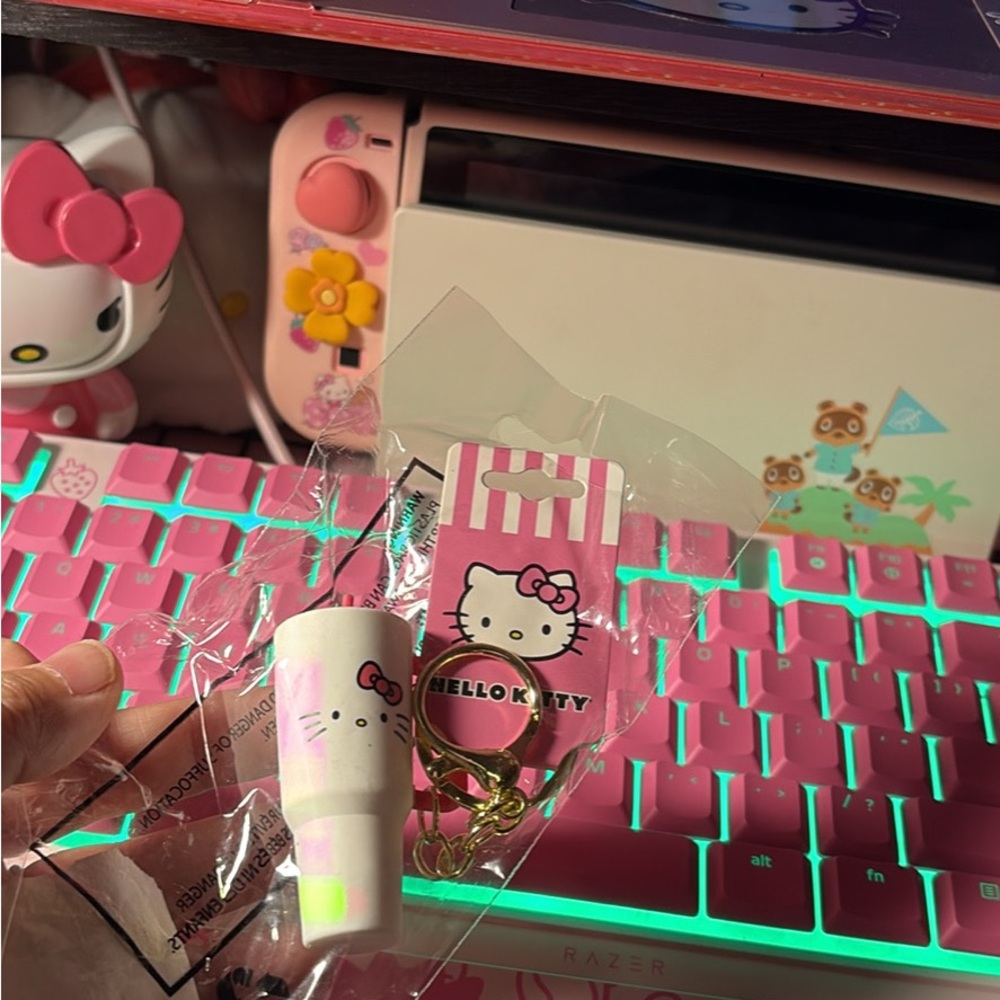 New hello kitty tumbler Keychain